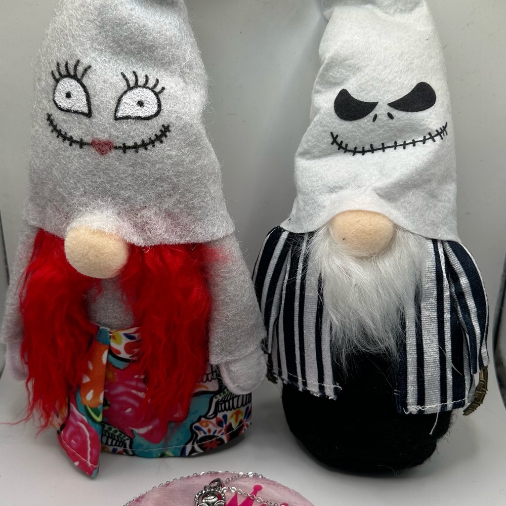 NBC JACK & SALLY GNOME & NECKLACE SET